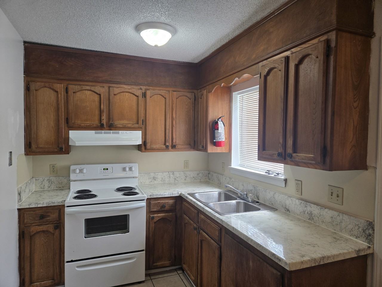 113 Oak Ridge Ave Apt C #1 - Photo 5 of 9