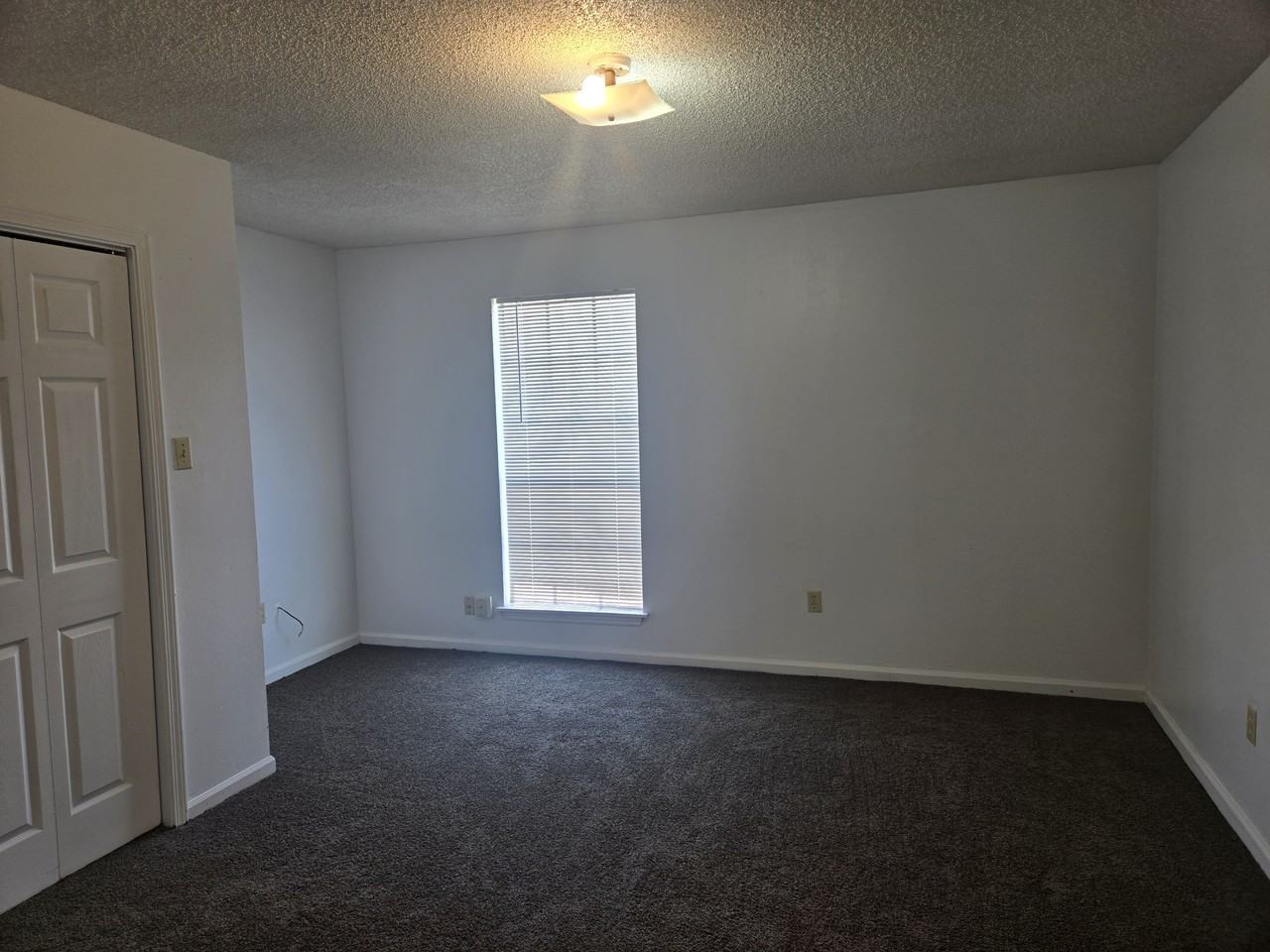 113 Oak Ridge Ave Apt C #1 - Photo 7 of 9