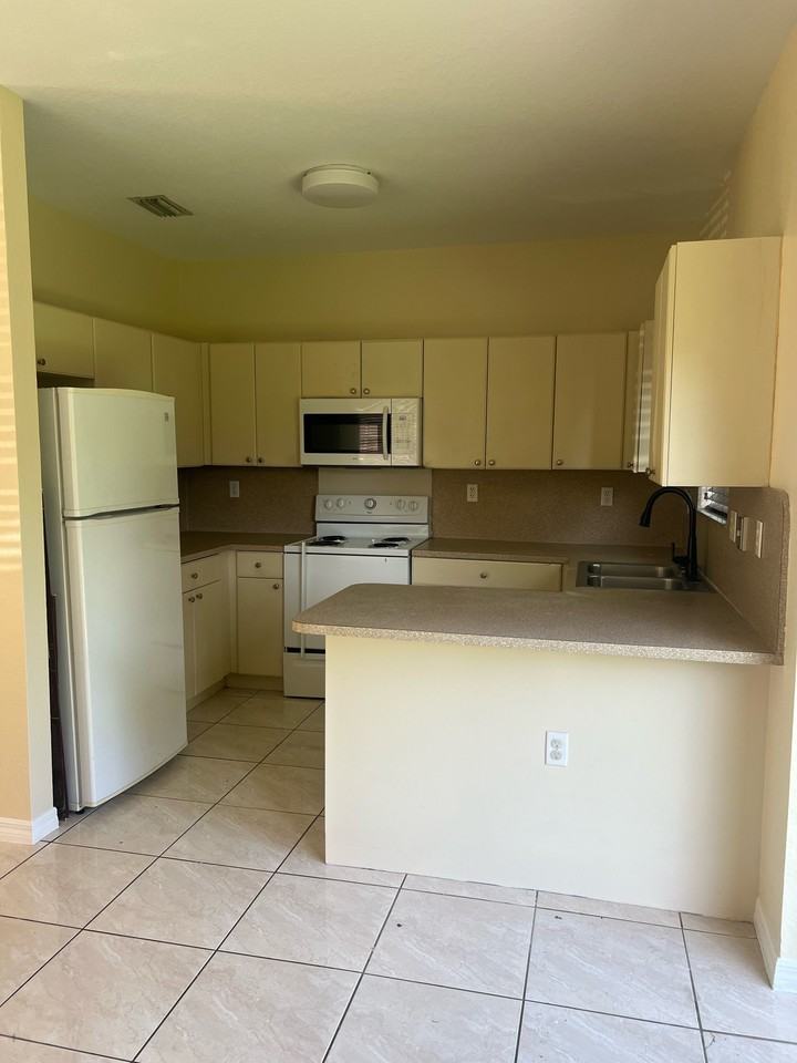 12233 Southwest 215th Terrace #12233 - Photo 5 of 12