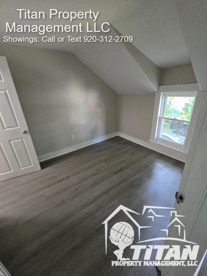 576 Jefferson St #2 - Photo 3 of 12