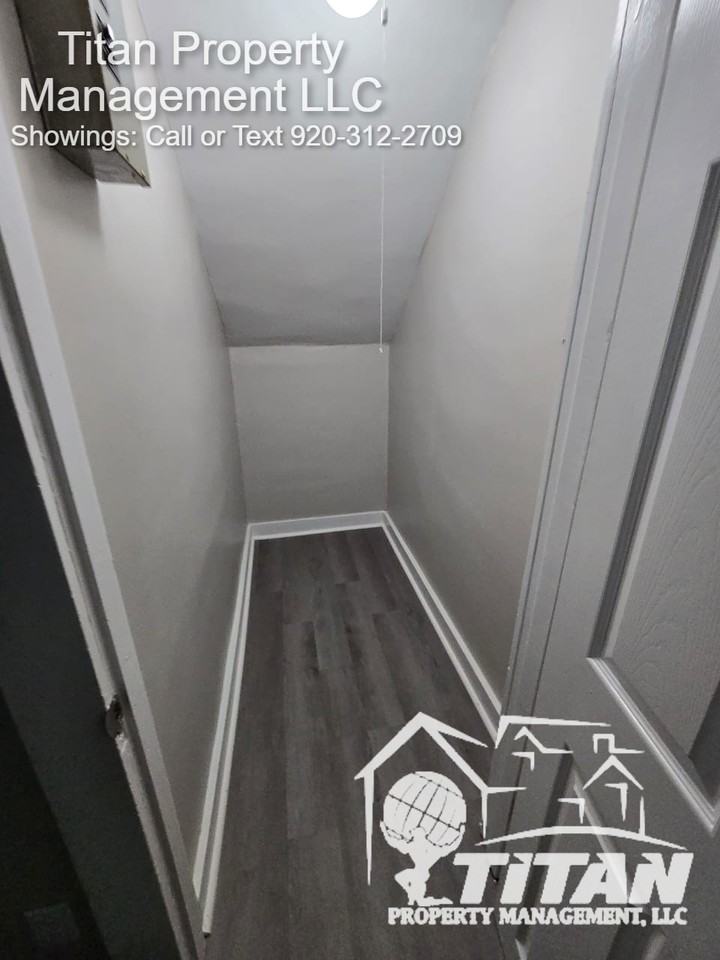 576 Jefferson St #2 - Photo 4 of 12