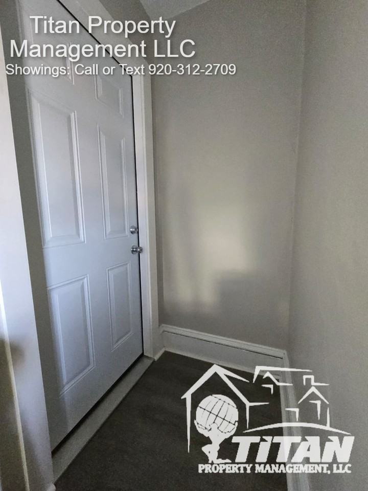 576 Jefferson St #2 - Photo 7 of 12