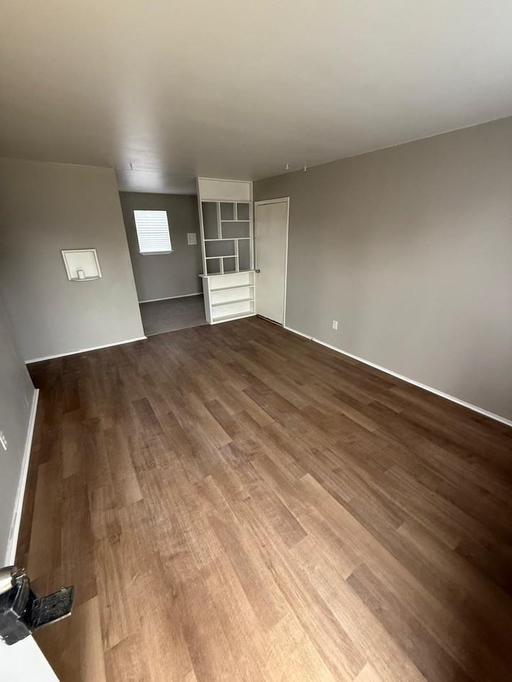 3818 Ne 26th Ave #1 - Photo 3 of 7