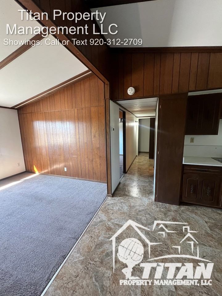 1382 Maricopa Dr #4 - Photo 2 of 8