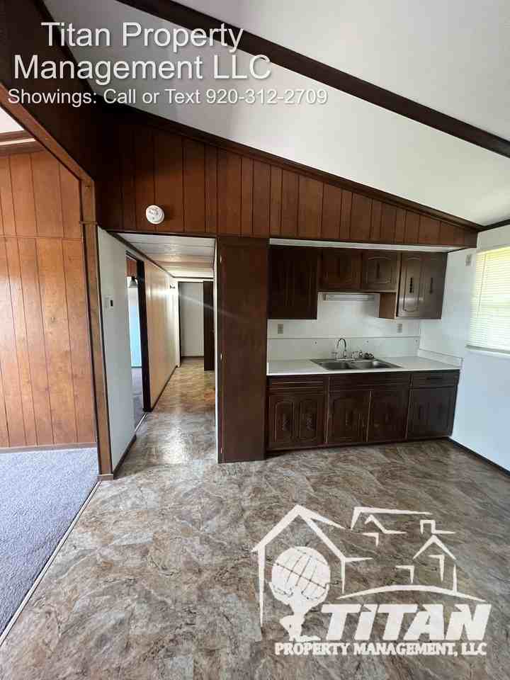 1382 Maricopa Dr #4 - Photo 3 of 8