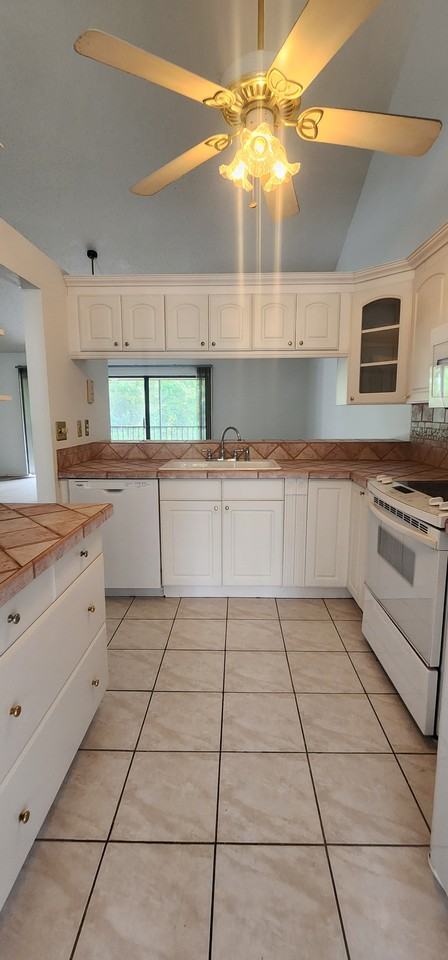 1801 1801 East Lake RoadAPT 12I #12I - Photo 3 of 16