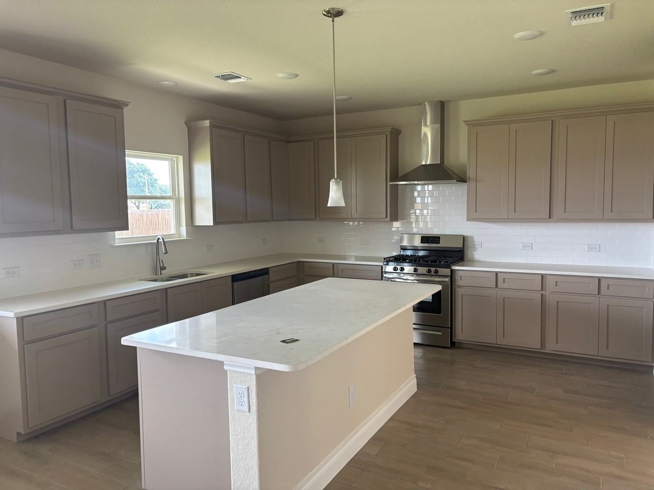 101 Growers Ave #1 - Photo 2 of 10