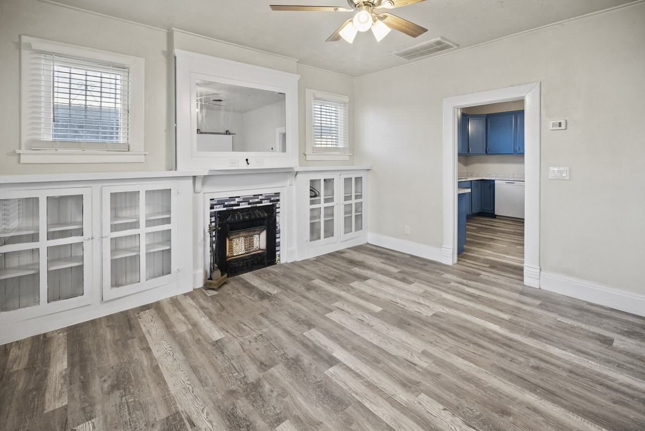 3418 E Yandell Dr #1 - Photo 3 of 44