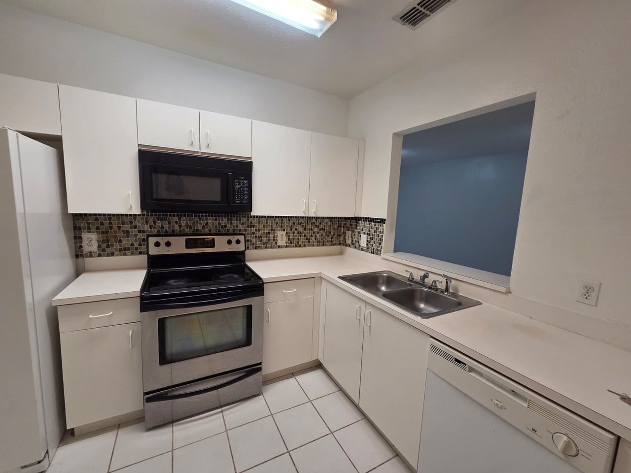 13216 Villa Vista Dr #1 - Photo 5 of 15