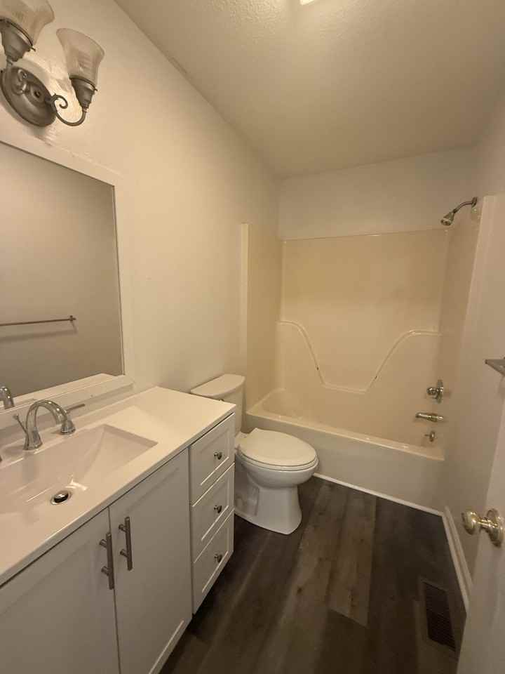 203 S Lincoln St #1 - Photo 6 of 9