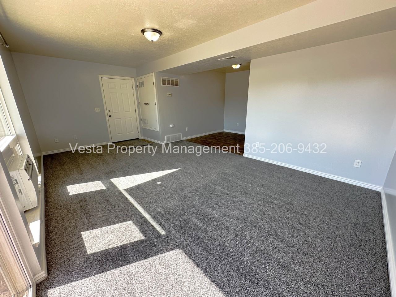 1050 Healy St #C - Photo 3 of 12