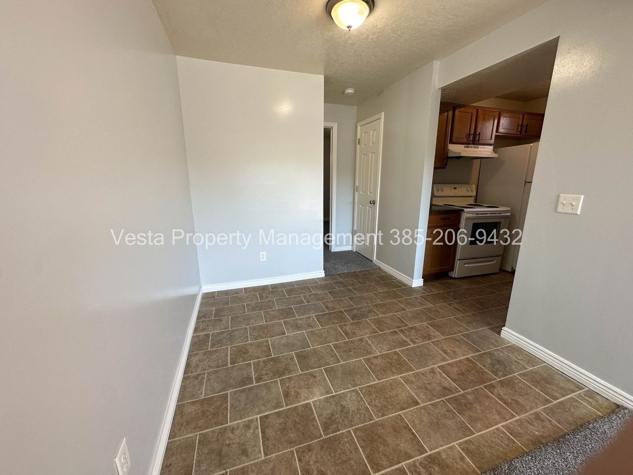 1050 Healy St #C - Photo 4 of 12