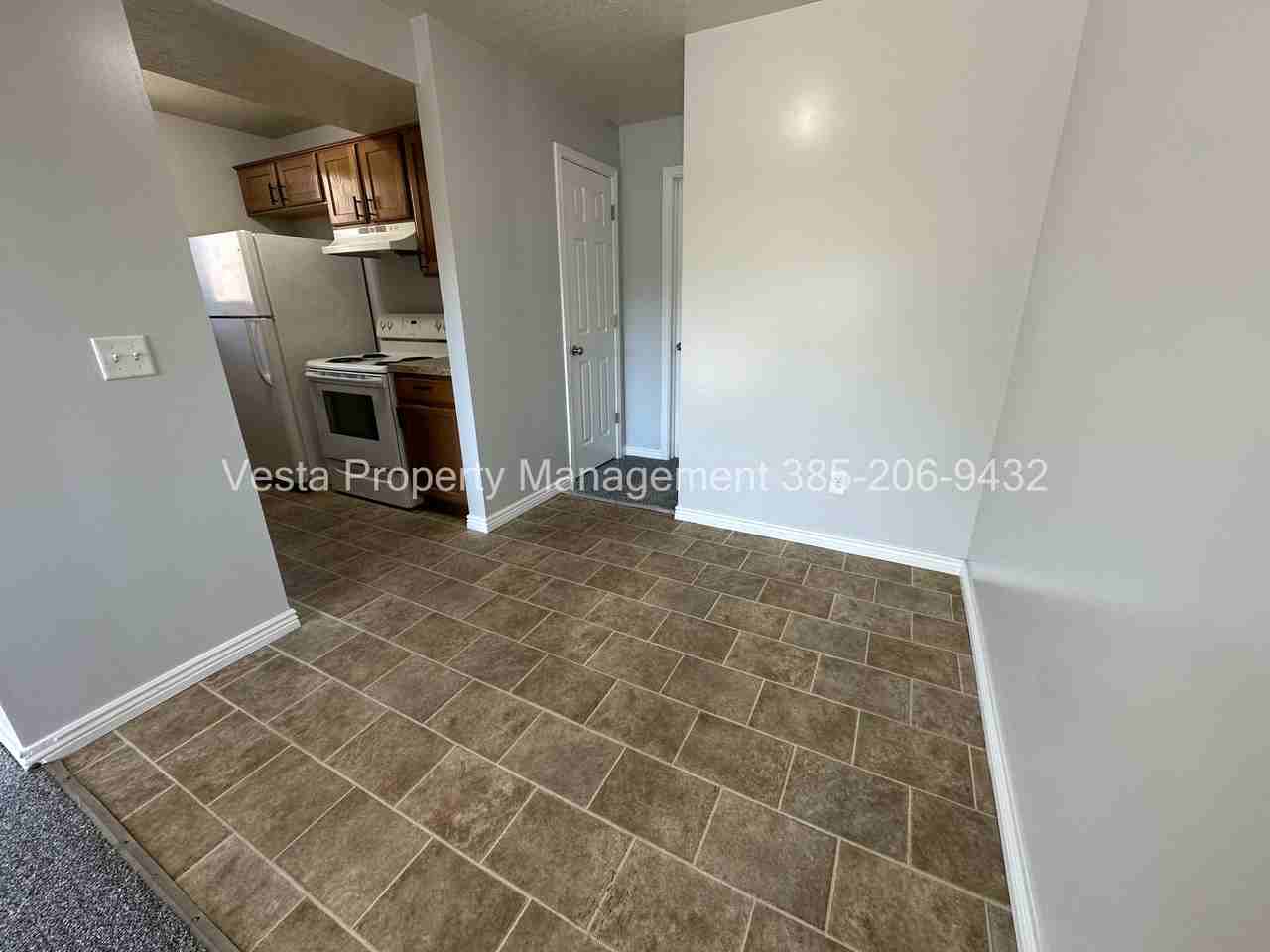 1050 Healy Street #D - Photo 4 of 12