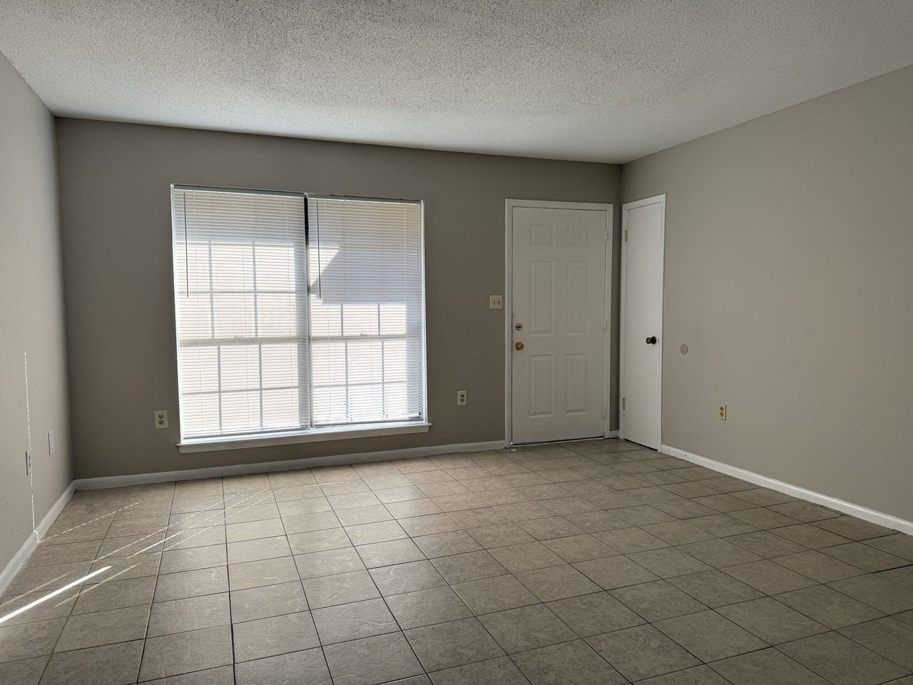 298 Cross Drive #1 - Photo 4 of 16