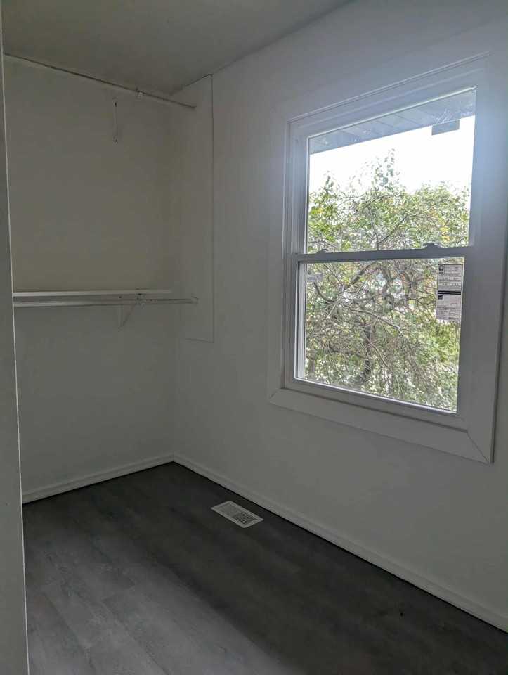 1097 Esther Blvd #1 - Photo 5 of 20