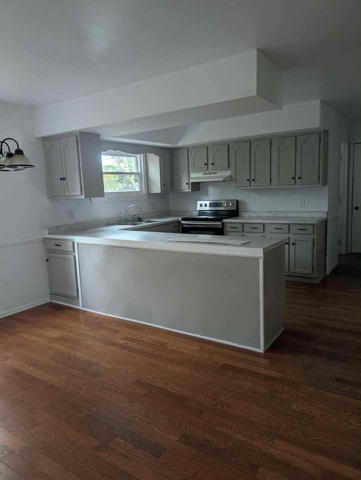 1097 Esther Blvd #1 - Photo 6 of 20