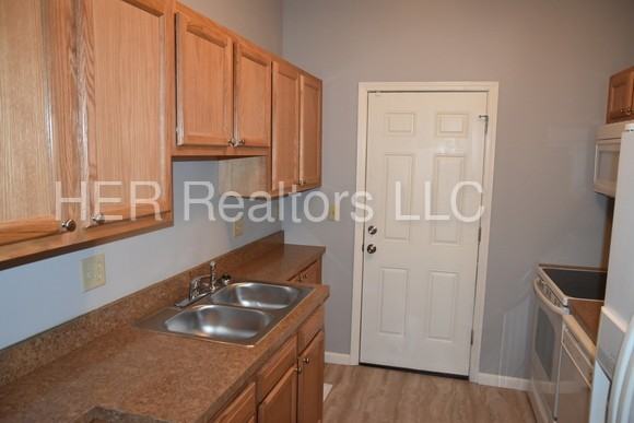 969 S Champion Ave - Photo 2 of 8