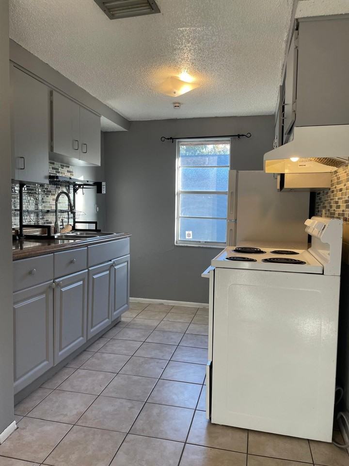 445 2nd Ave #1 - Photo 7 of 12