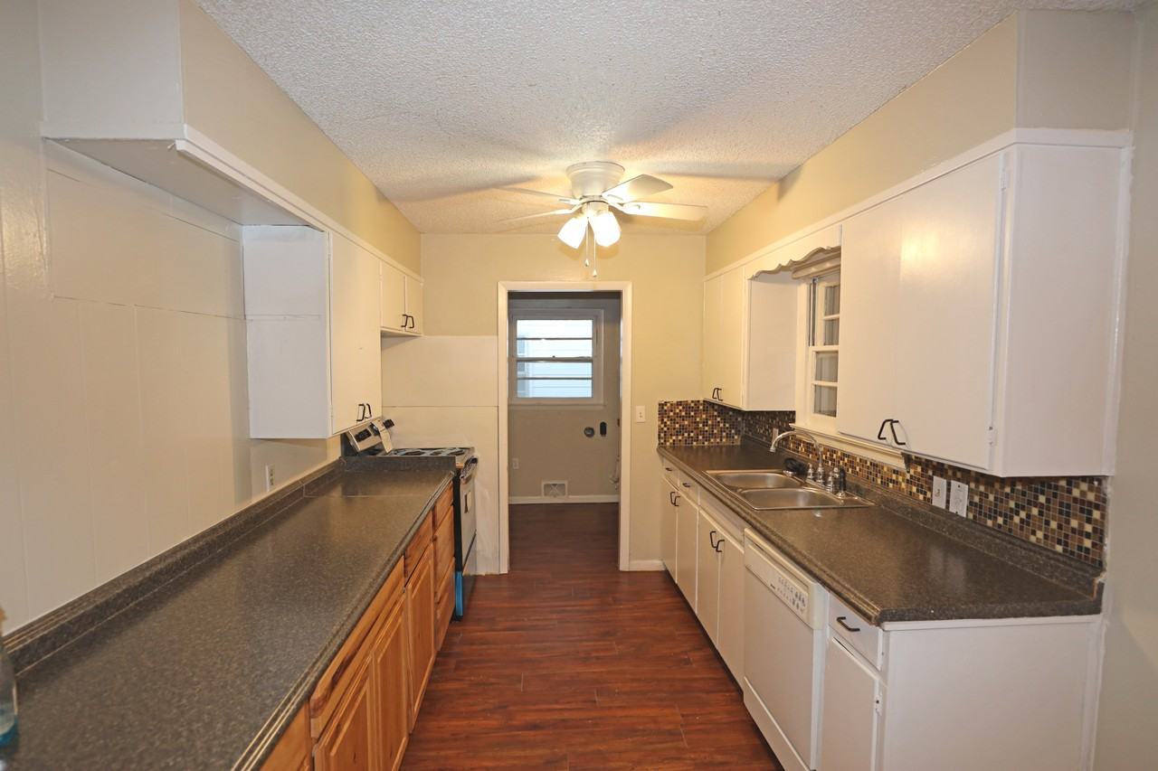 1106 South Strong Boulevard #1 - Photo 4 of 22