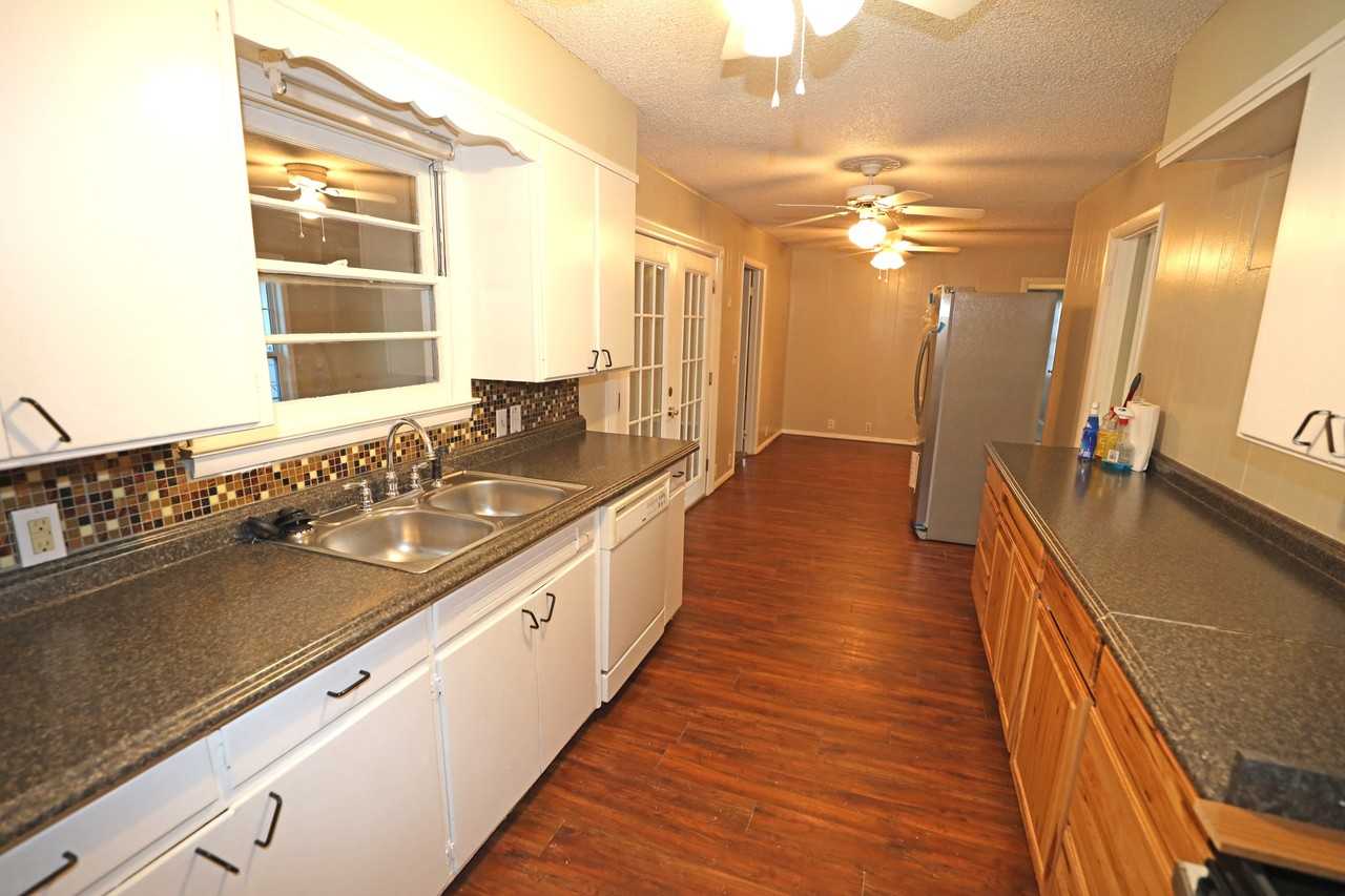 1106 South Strong Boulevard #1 - Photo 5 of 22