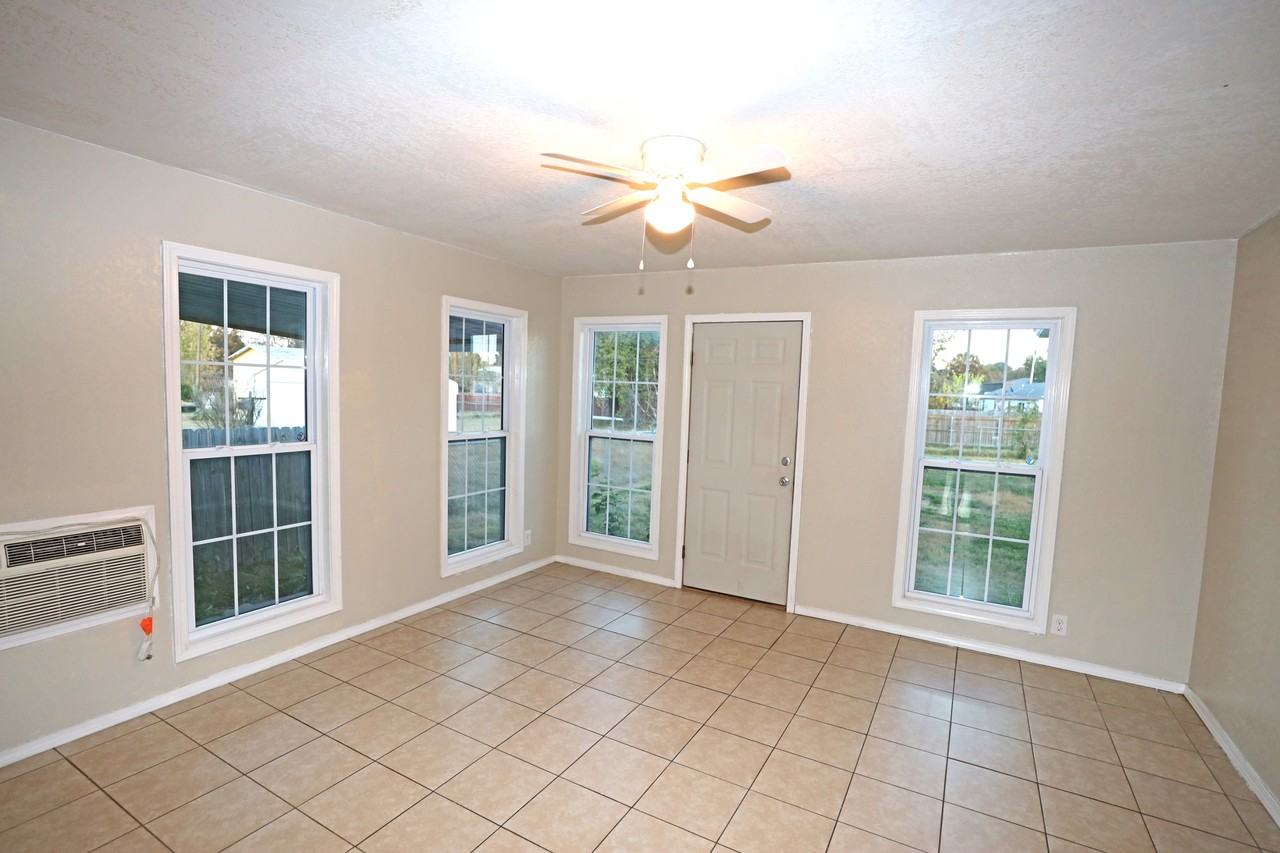 1106 South Strong Boulevard #1 - Photo 6 of 22