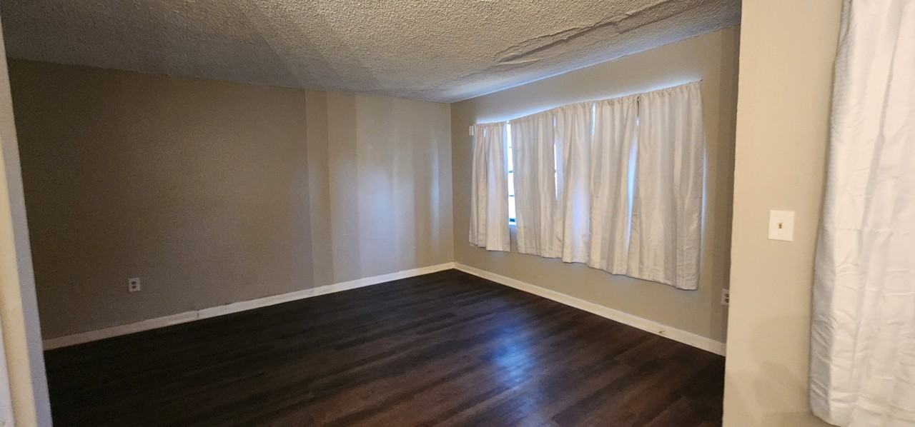 1459 Drew St #1 - Photo 3 of 10