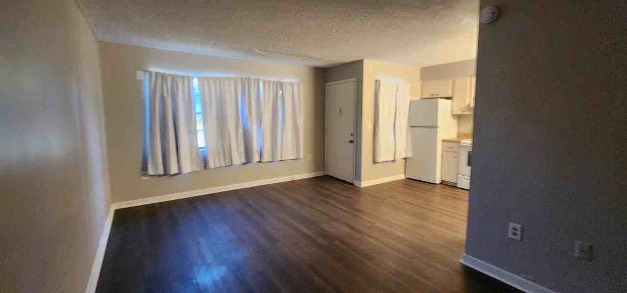 1459 Drew St #1 - Photo 4 of 10