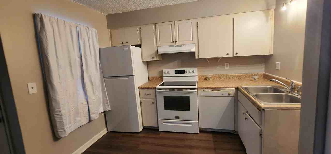 1459 Drew St #1 - Photo 5 of 10