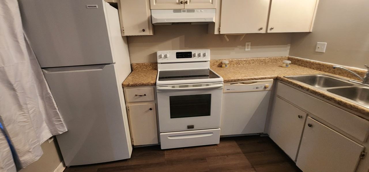 1459 Drew St #1 - Photo 6 of 10