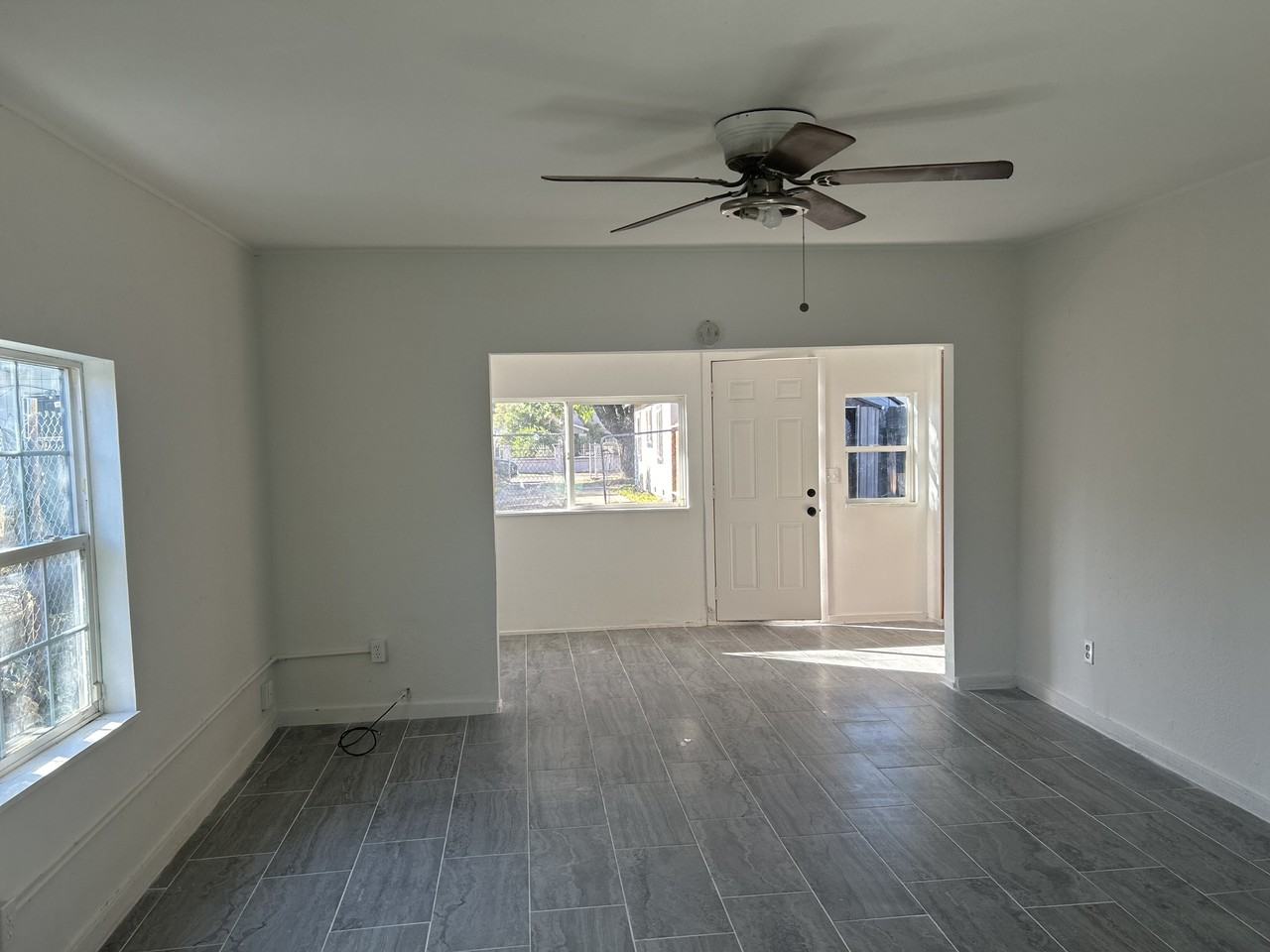 404 404 Thrasher Avenue - 404 1/2 #404-1-2 - Photo 4 of 17