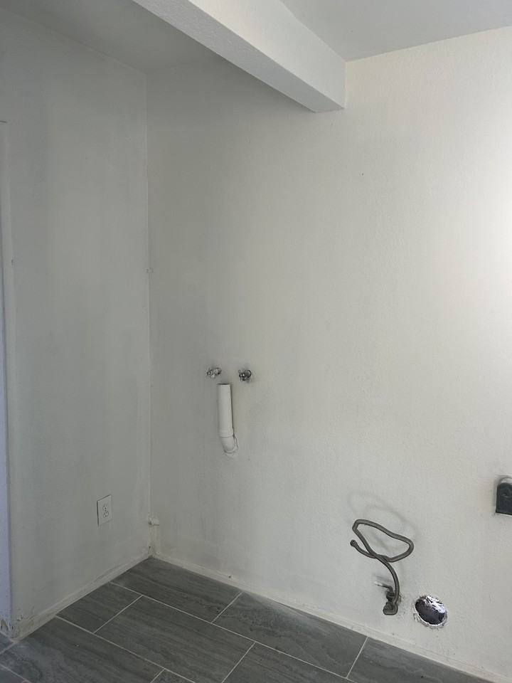 404 404 Thrasher Avenue - 404 1/2 #404-1-2 - Photo 6 of 17