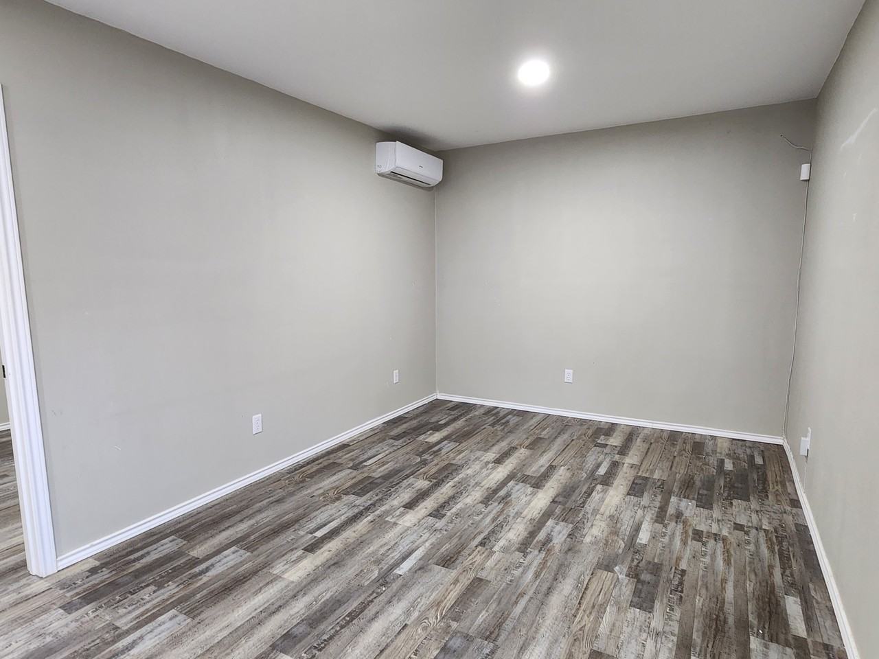 1050 Shephard Dr #1 - Photo 4 of 10