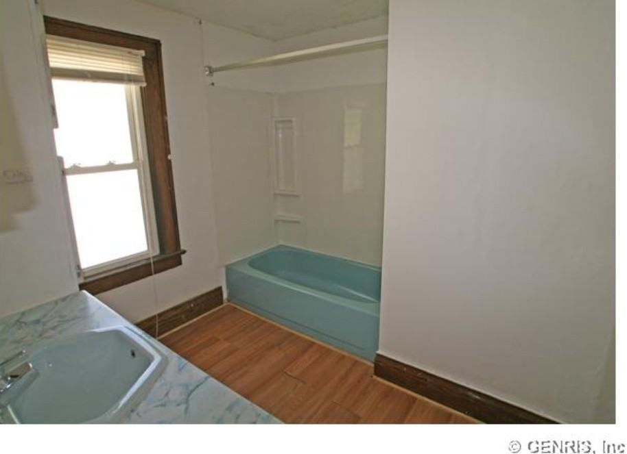 27 Ravenwood Ave #1 - Photo 4 of 16