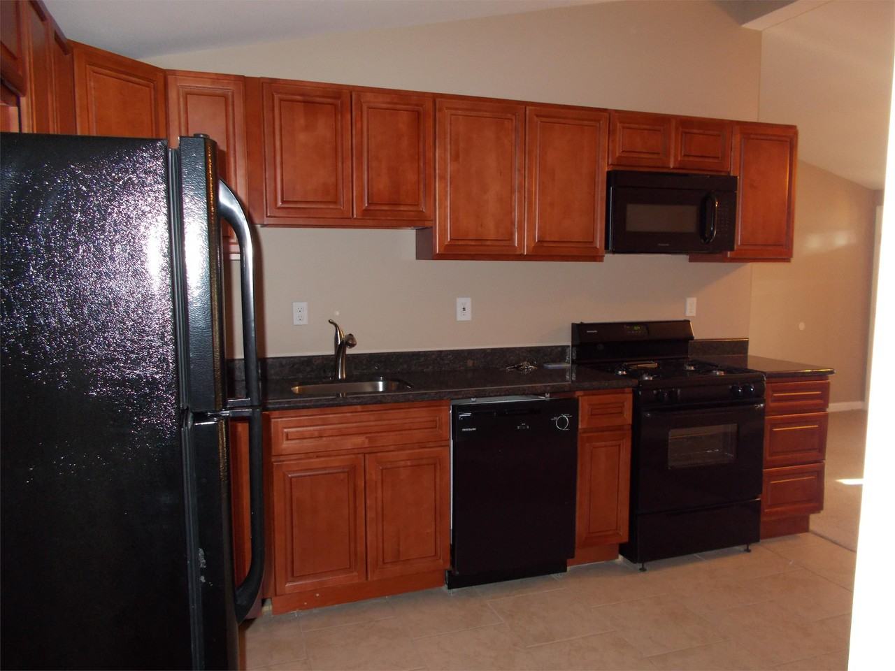 660 Windsor Avenue #1 - Photo 3 of 7