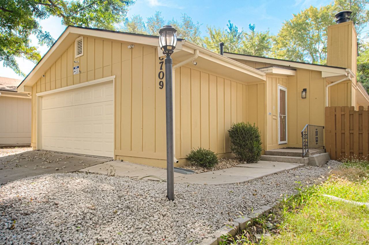 8709 East 109th Terrace #1 - Photo 3 of 38