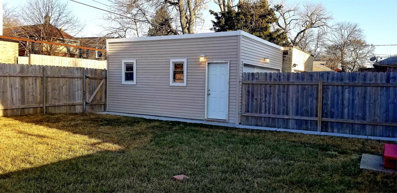 7432 S Oglesby Ave #1 - Photo 4 of 12