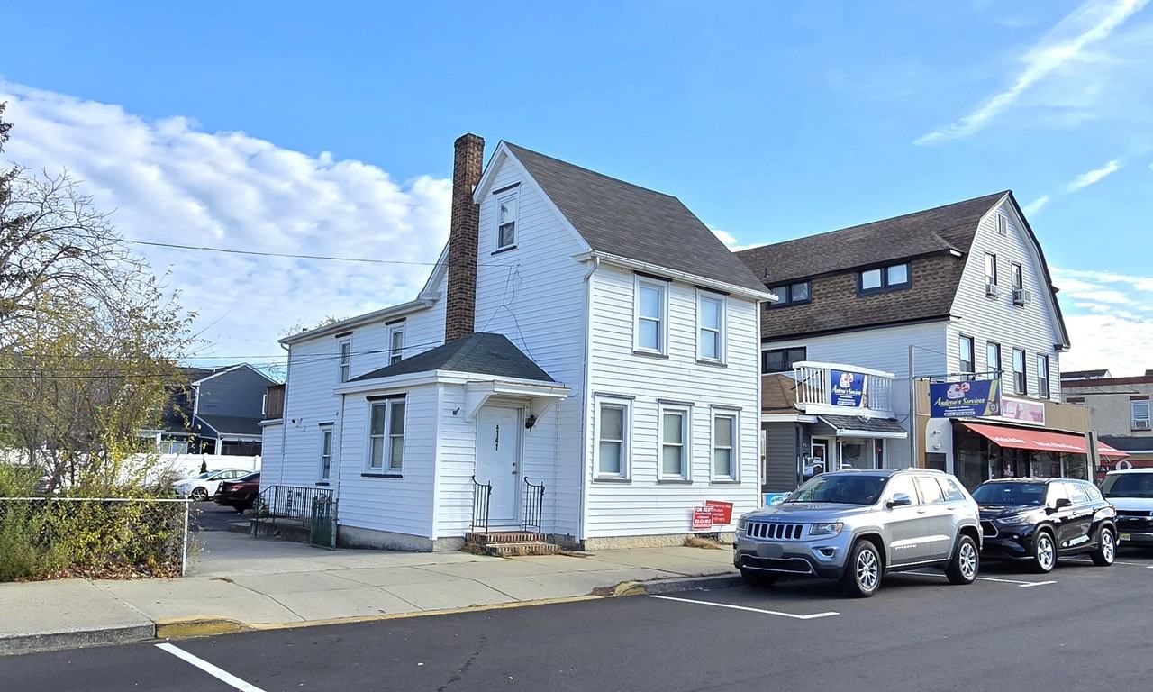 141 Bridgeboro Street #2