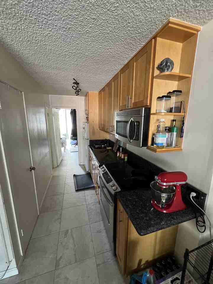 425 Ena Rd - Photo 4 of 10