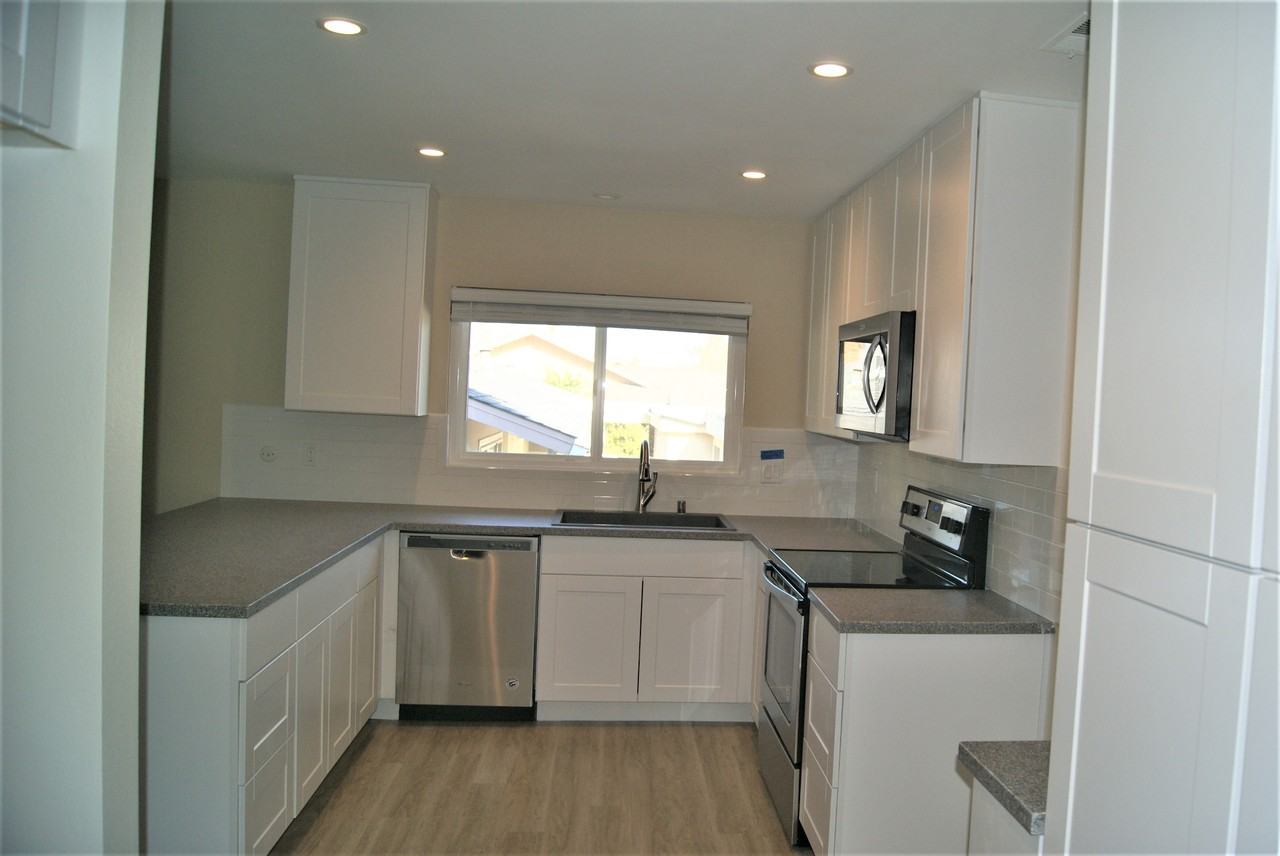 1064 La Reina Dr #1 - Photo 4 of 11