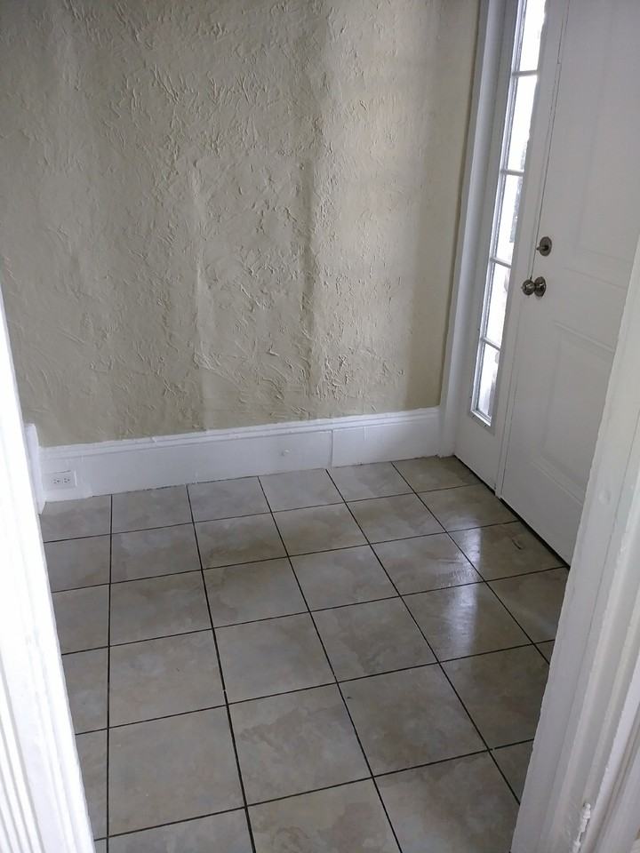 627 West Water Street #A - Photo 6 of 11