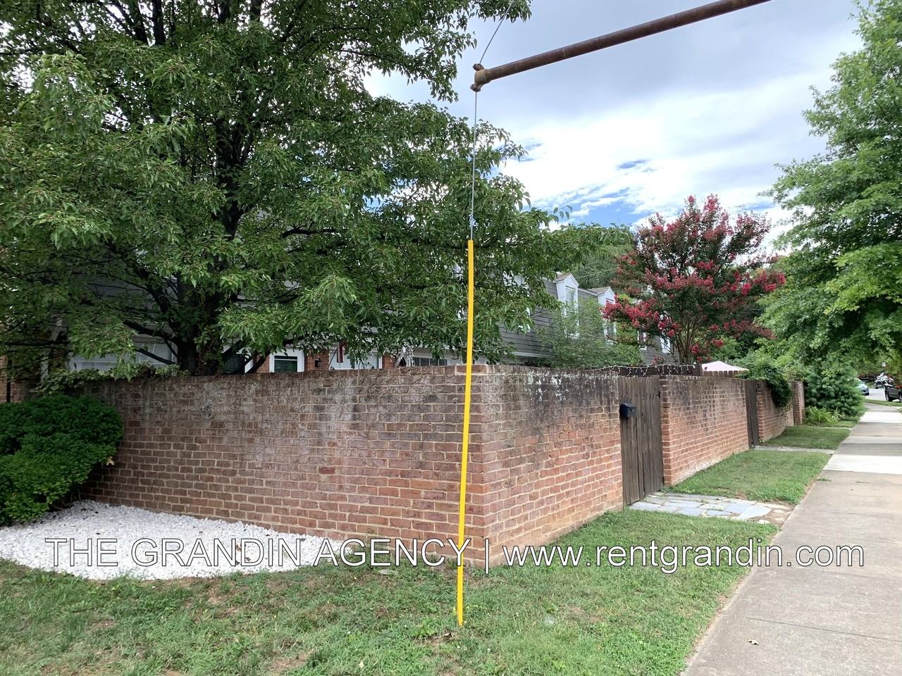 2008 Sherwood Ave Sw - Photo 2 of 41