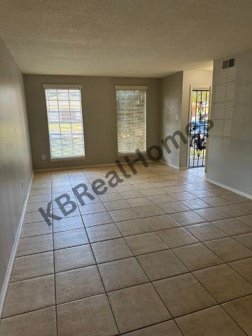 3240 Forest Glen St #1 - Photo 4 of 13