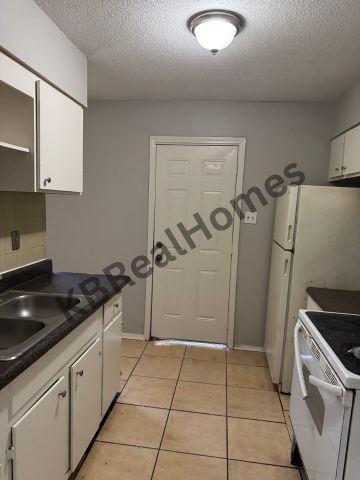 3240 Forest Glen St #1 - Photo 7 of 13