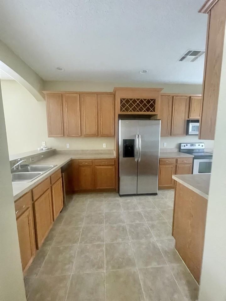 2801 Eagles Roost Circle #1 - Photo 2 of 27