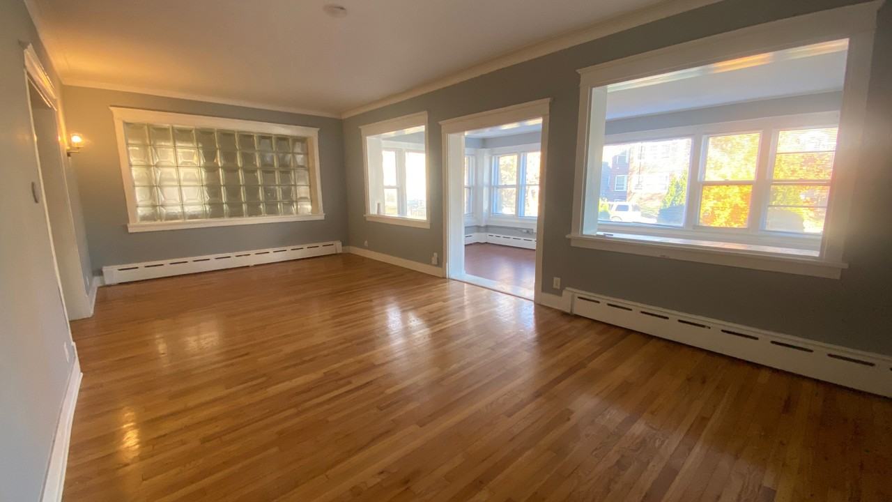 7324 South Oglesby Avenue #1 - Photo 4 of 12