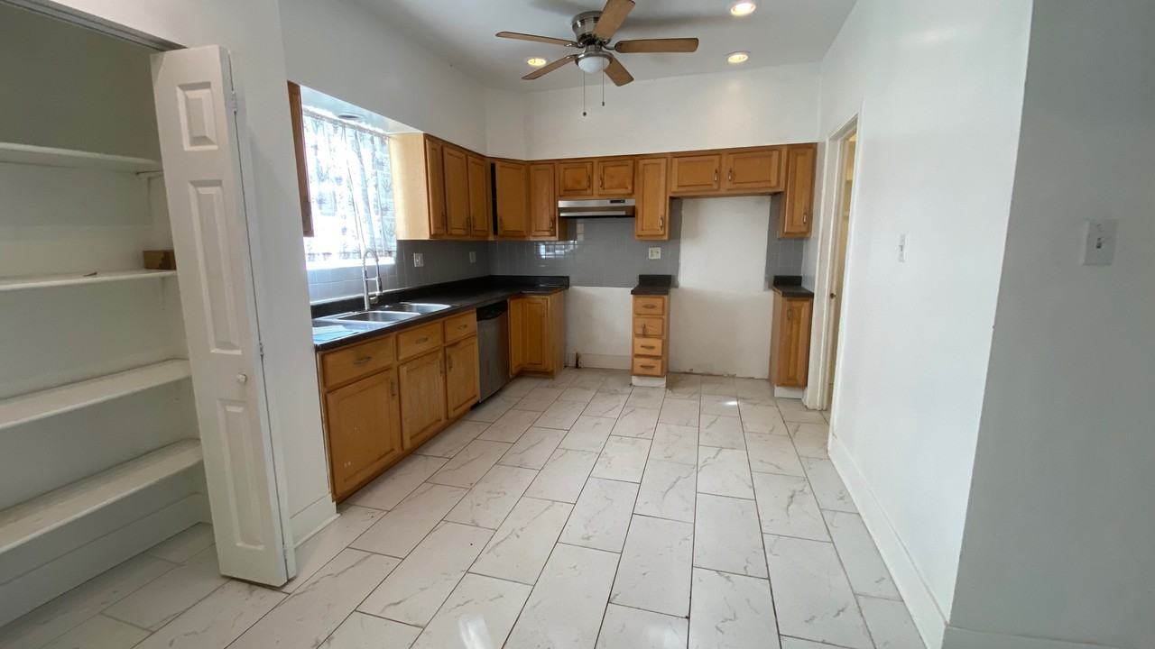 7324 South Oglesby Avenue #1 - Photo 6 of 12