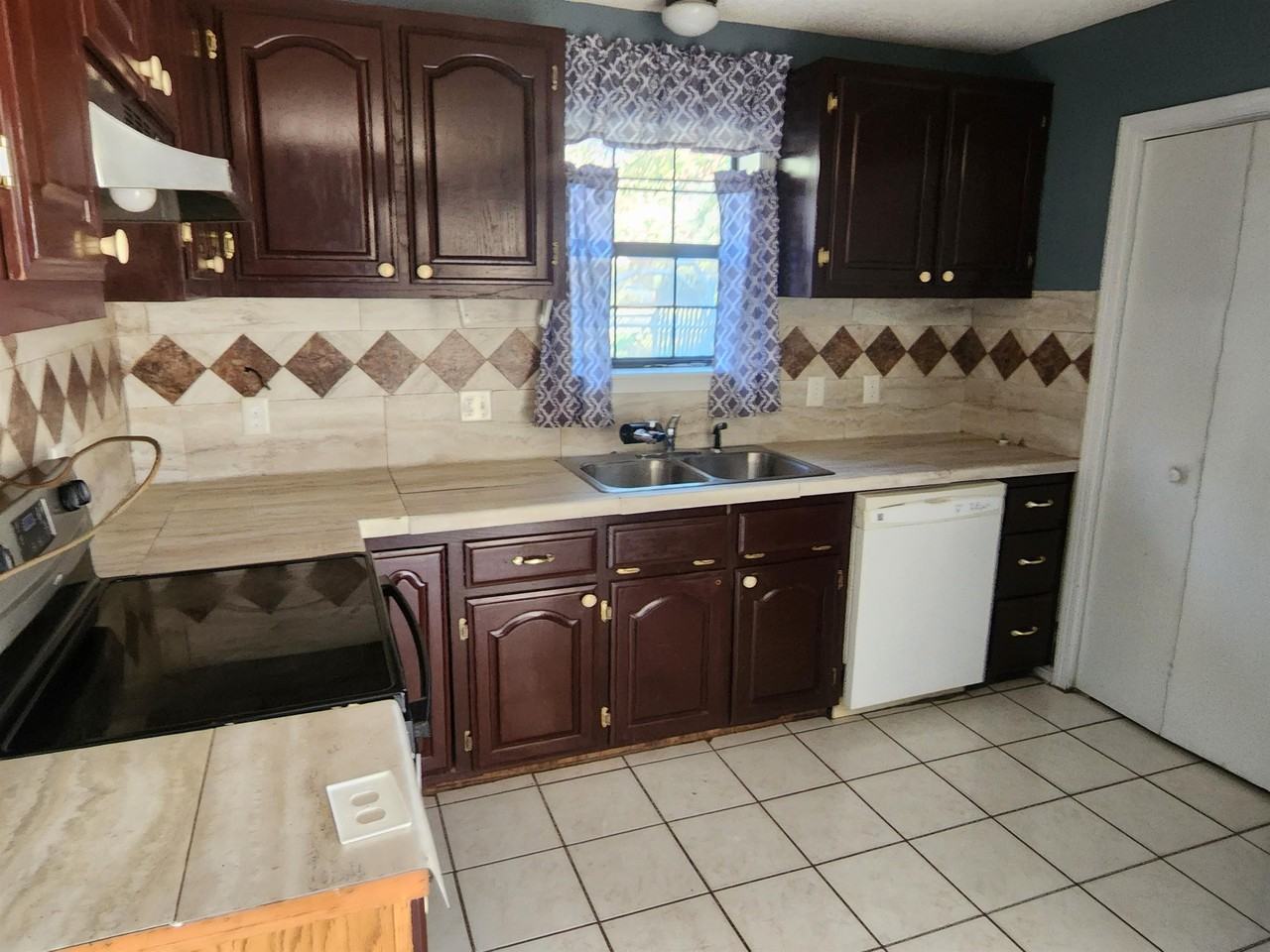 413 S Fulton St #1 - Photo 4 of 16