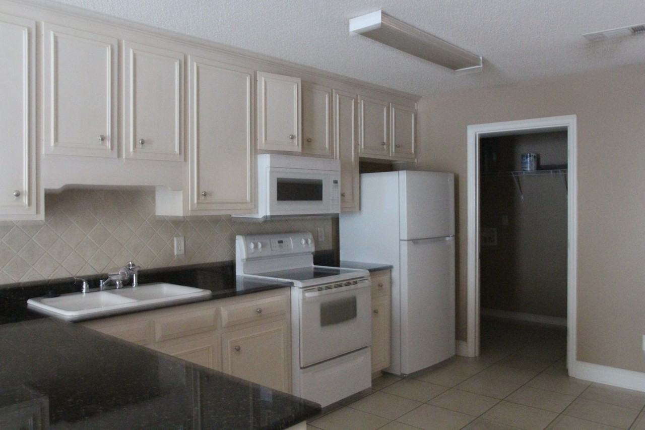 120 Edge Lake Drive #B - Photo 3 of 7