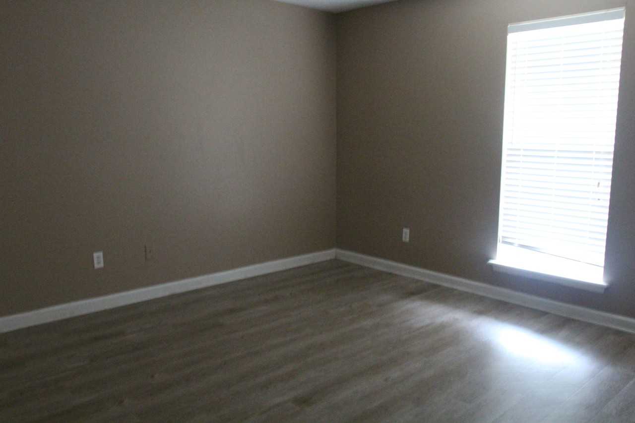 120 Edge Lake Drive #B - Photo 4 of 7