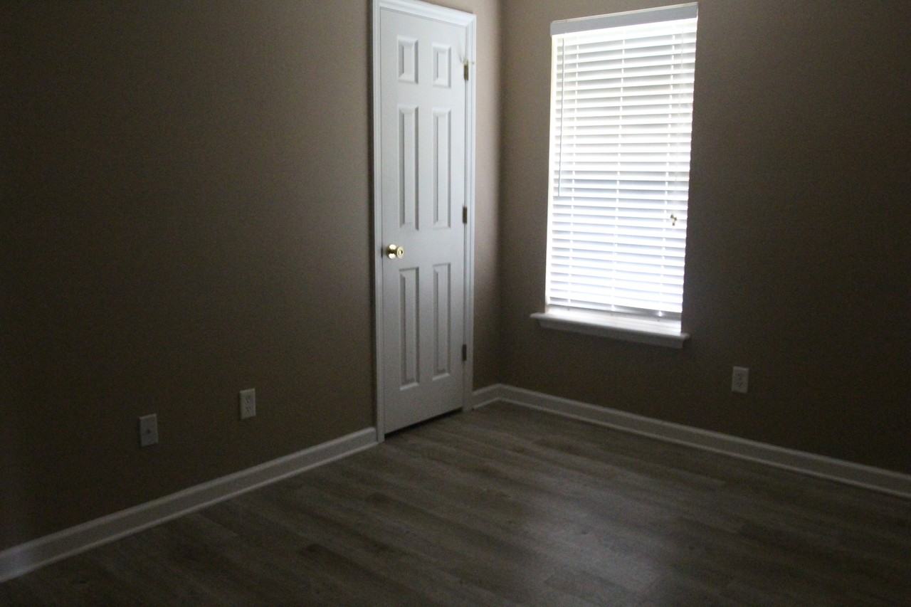 120 Edge Lake Drive #B - Photo 5 of 7